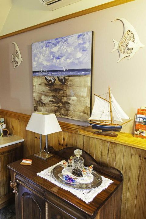 Touchwood Cottages - Accommodation Gladstone 7