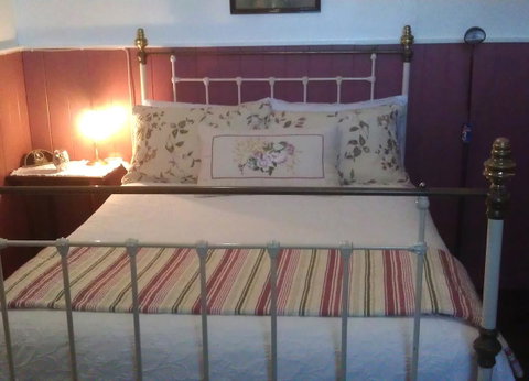 Touchwood Cottages - Accommodation Gladstone 25