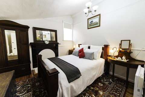 Touchwood Cottages - Accommodation Gladstone 13
