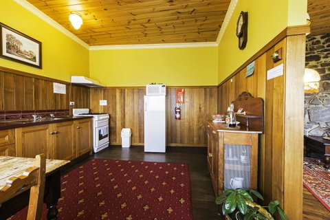 Touchwood Cottages - Accommodation Gladstone 40