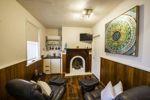 Touchwood Cottages - Accommodation Gladstone 9