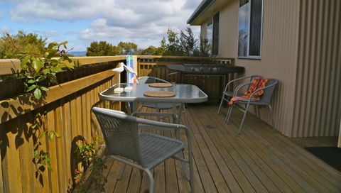 Ar Lan Y Mor - Accommodation Gladstone 10