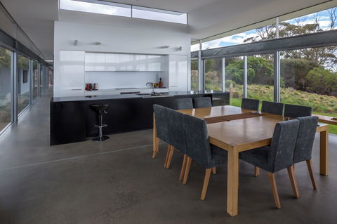 Avalon Coastal Retreat - Accommodation Gladstone 14