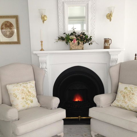 White Dove Cottage Bed And Breakfast - Accommodation Gladstone 1