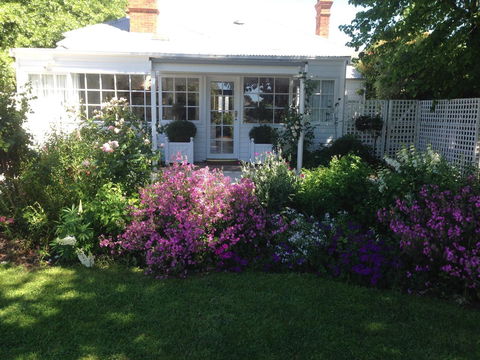 White Dove Cottage Bed And Breakfast - Accommodation Gladstone 12