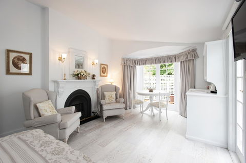 White Dove Cottage Bed And Breakfast - Accommodation Gladstone 2