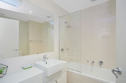 Astra Apartments Glen Waverley @Springvale RD - Accommodation Gladstone 17