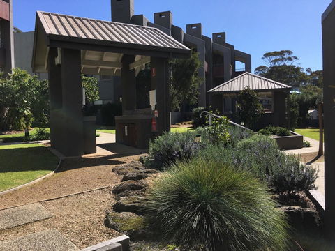 Cumberland Lorne Resort - Accommodation Gladstone 1