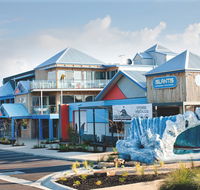 The Island Accommodation - Accommodation Gladstone