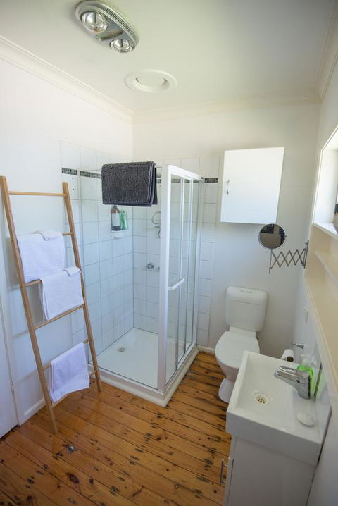 Flora Hill Creek Views - Accommodation Gladstone 3