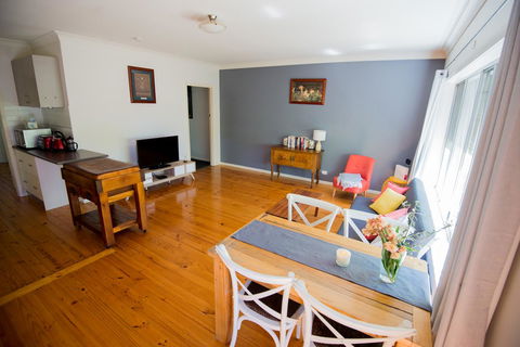 Flora Hill Creek Views - Accommodation Gladstone 0