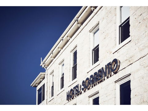 Hotel Sorrento - Accommodation Gladstone 24