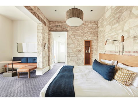 Hotel Sorrento - Accommodation Gladstone 2