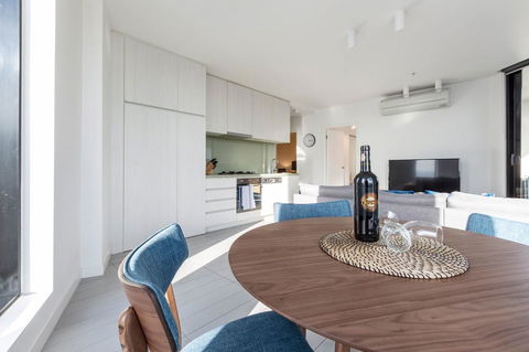 2Bedroom Apartment With Views In Docklands Next To CBD & Marvel Stadium - Accommodation Gladstone 3