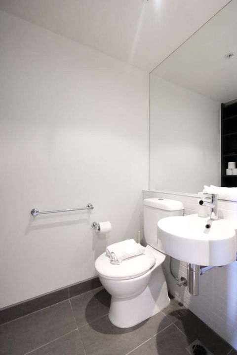 Mono Apartments On Franklin Street - Accommodation Gladstone 11