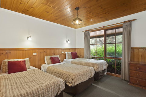 Apollo Bay Cottages - Accommodation Gladstone 3