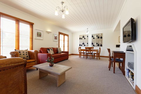54 On Bank - Accommodation Gladstone 31