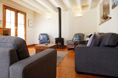 54 On Bank - Accommodation Gladstone 4