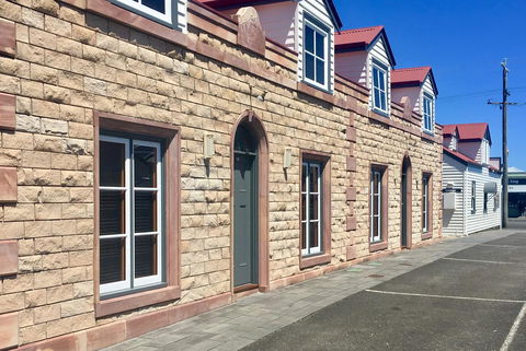 54 On Bank - Accommodation Gladstone 2