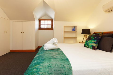 54 On Bank - Accommodation Gladstone 40