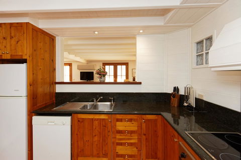 54 On Bank - Accommodation Gladstone 43