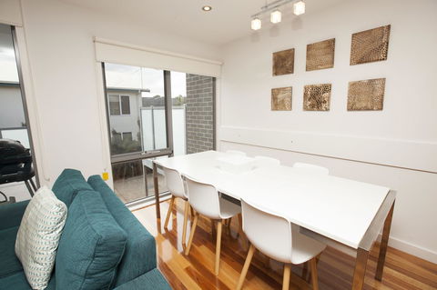 7 Falls Apartments - Accommodation Gladstone 8