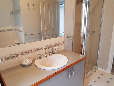 Oxford Rise Apartment - Accommodation Gladstone 11