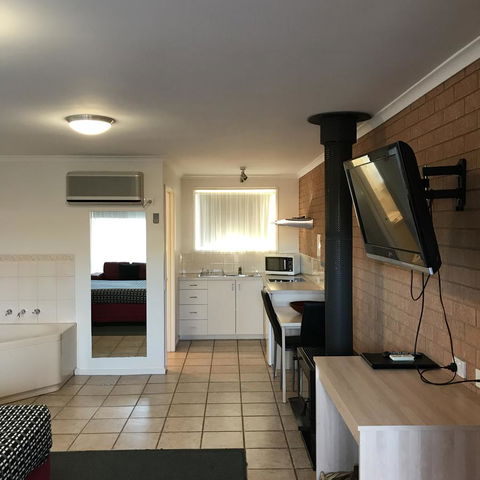 Beachcomber Motel & Apartments - Accommodation Gladstone 5