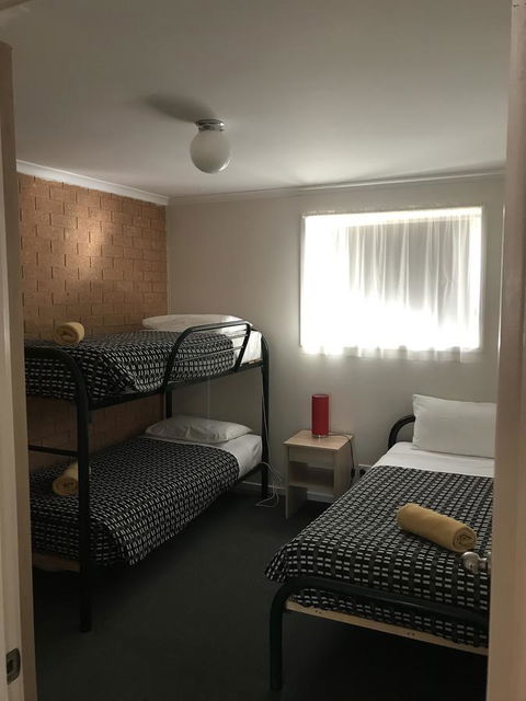 Beachcomber Motel & Apartments - Accommodation Gladstone 10
