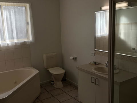 Beachcomber Motel & Apartments - Accommodation Gladstone 9
