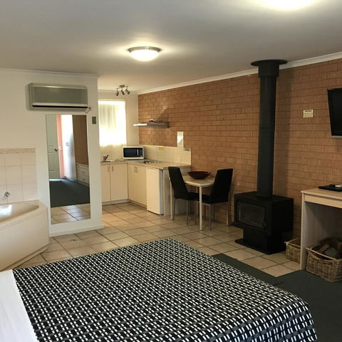 Beachcomber Motel & Apartments - Accommodation Gladstone 6