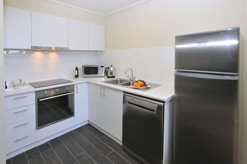 Grand Hotel Melbourne - Accommodation Gladstone 3