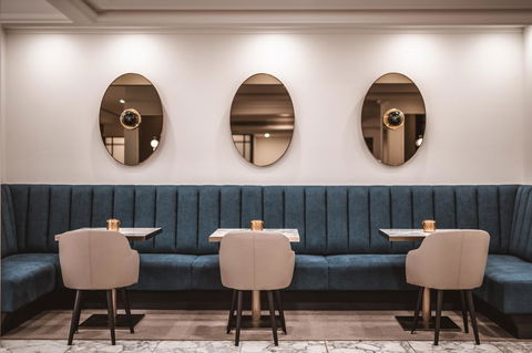The Savoy Hotel On Little Collins Melbourne - Accommodation Gladstone 4