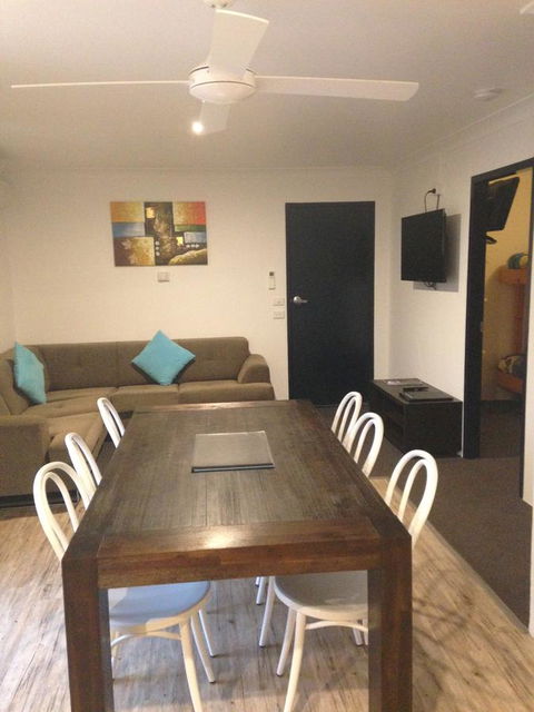 Snow View Holiday Units - Accommodation Gladstone 14