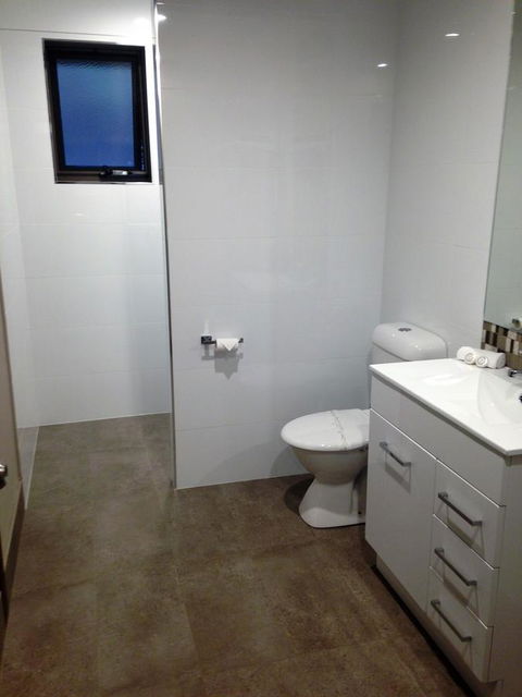Snow View Holiday Units - Accommodation Gladstone 10