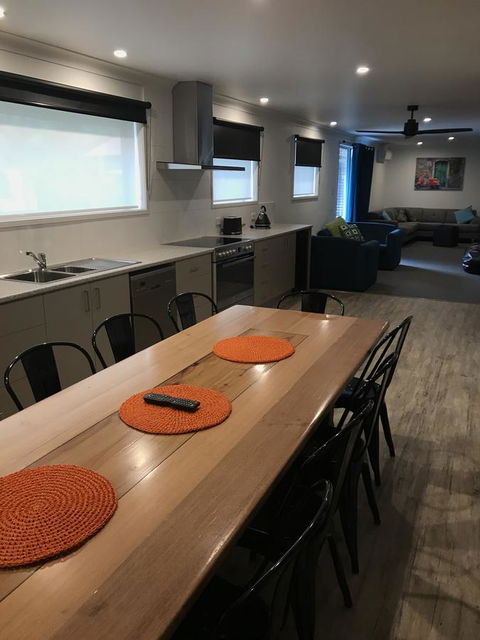 Snow View Holiday Units - Accommodation Gladstone 21