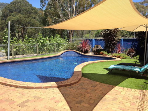Snow View Holiday Units - Accommodation Gladstone 0
