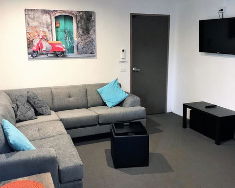 Snow View Holiday Units - Accommodation Gladstone 13