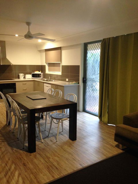 Snow View Holiday Units - Accommodation Gladstone 16