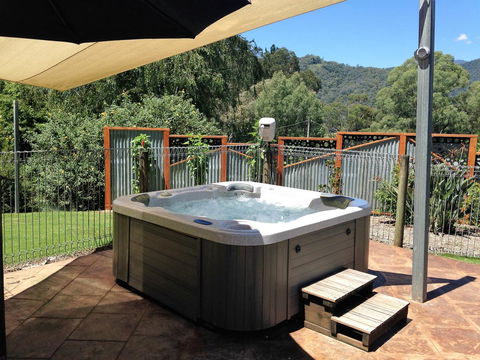 Snow View Holiday Units - Accommodation Gladstone 9