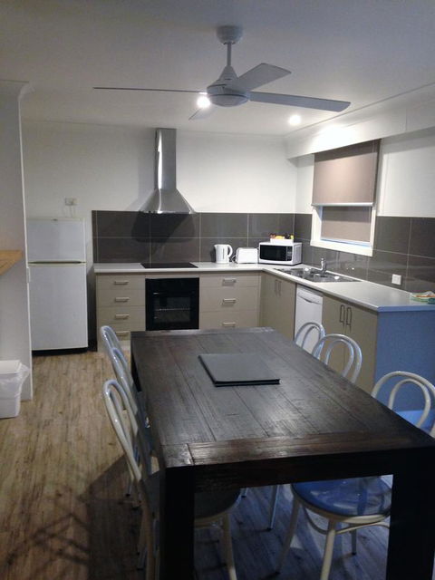 Snow View Holiday Units - Accommodation Gladstone 15