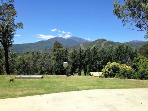 Snow View Holiday Units - Accommodation Gladstone 3