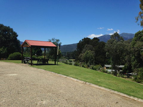 Snow View Holiday Units - Accommodation Gladstone 6