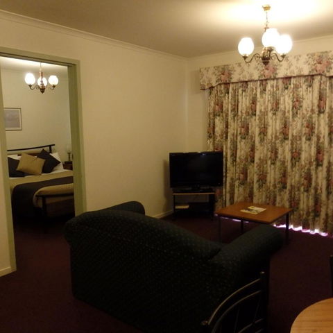 Bright Chalet - Accommodation Gladstone 10
