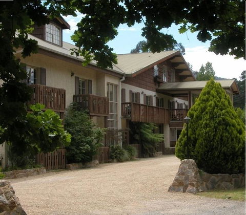Bright Chalet - Accommodation Gladstone 1