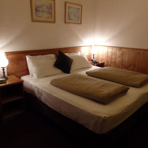 Bright Chalet - Accommodation Gladstone 5