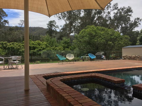 Bright Chalet - Accommodation Gladstone 19