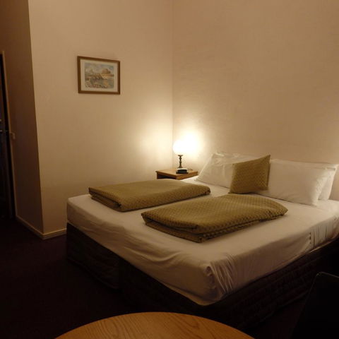 Bright Chalet - Accommodation Gladstone 11