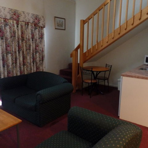 Bright Chalet - Accommodation Gladstone 9