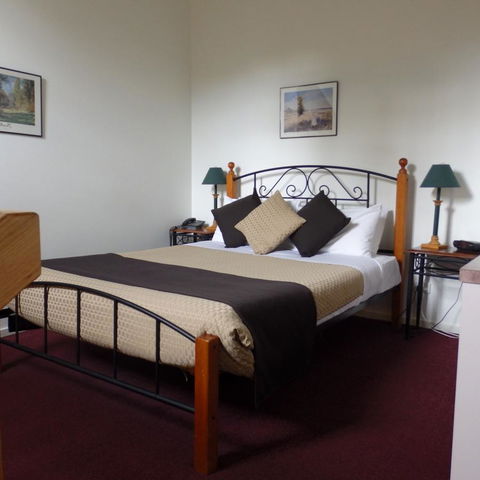 Bright Chalet - Accommodation Gladstone 3